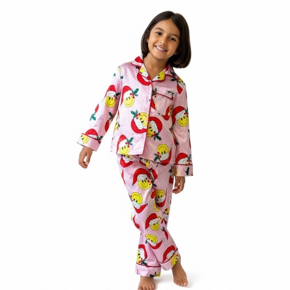 NEW ART CLASS Smiley Faces With Santa Hat Girls Button Down Christmas Pajamas. - Picture 1 of 11